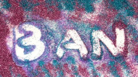 Proibição de microplásticos na UE: navegando pelo cenário do glitter e pela conformidade com os materiais de enchimento em cosméticos.